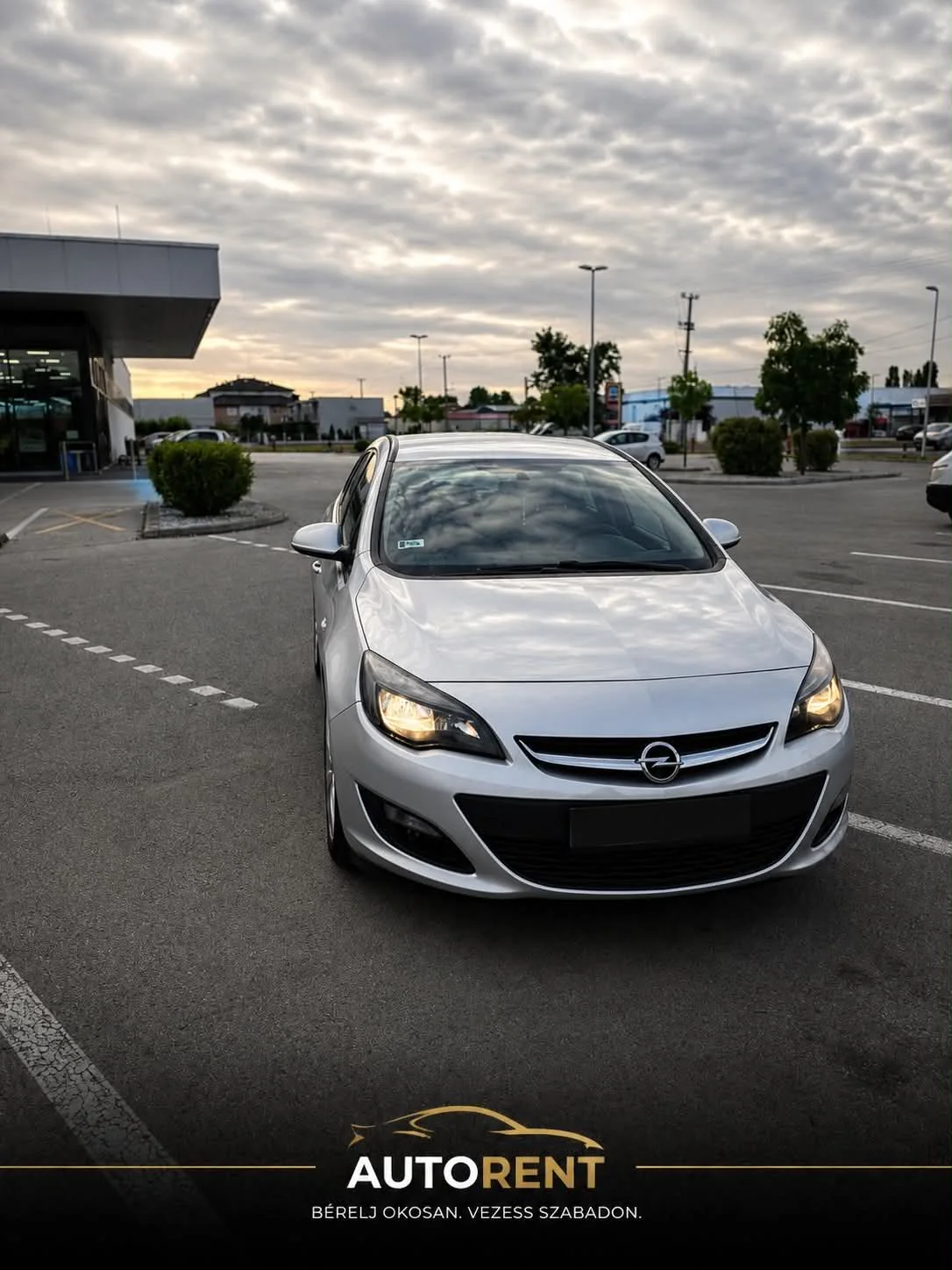 Ezüst Opel Astra AutoRent bérautó
